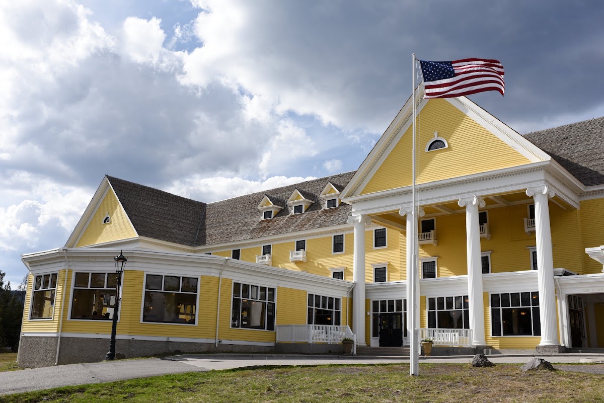Lake Yellowstone Hotel & Cabins — photo 1