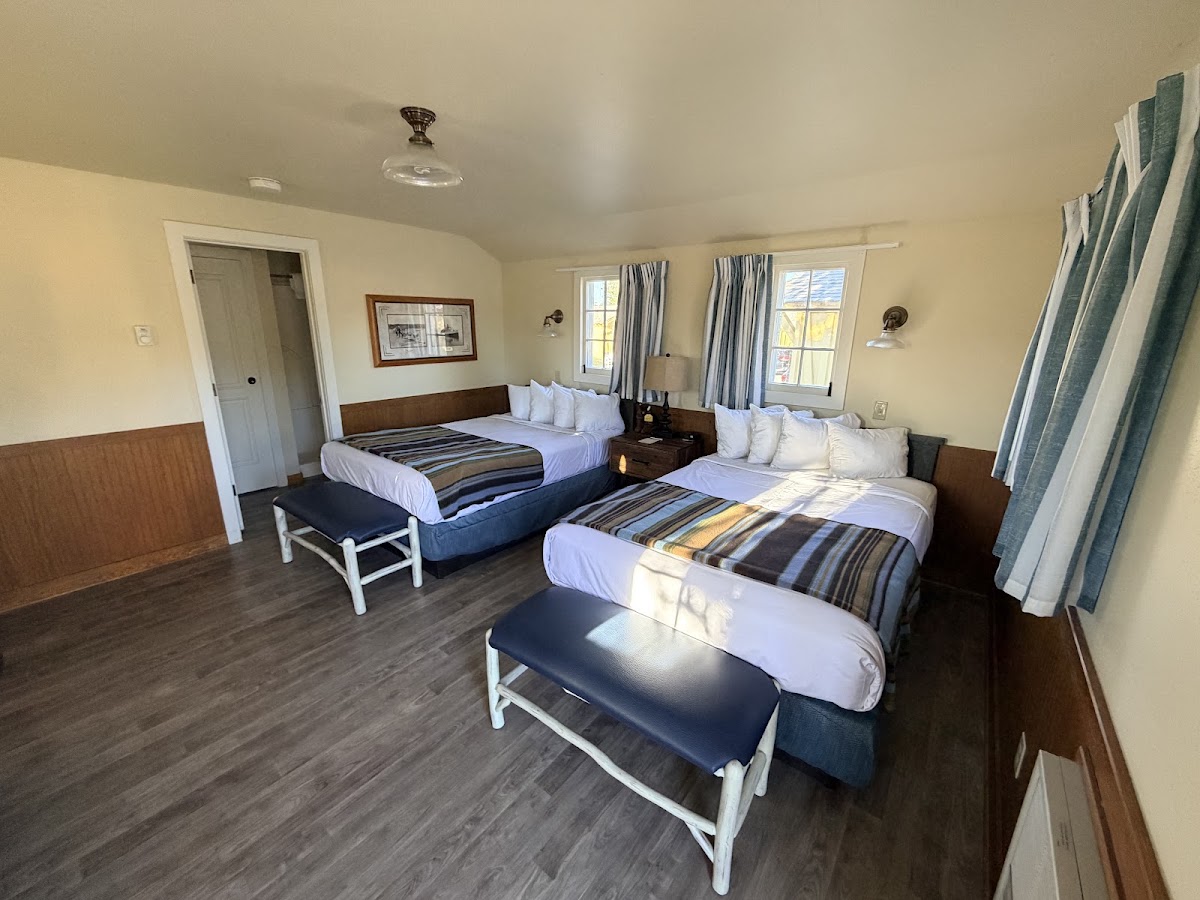 Lake Yellowstone Hotel & Cabins — photo 3