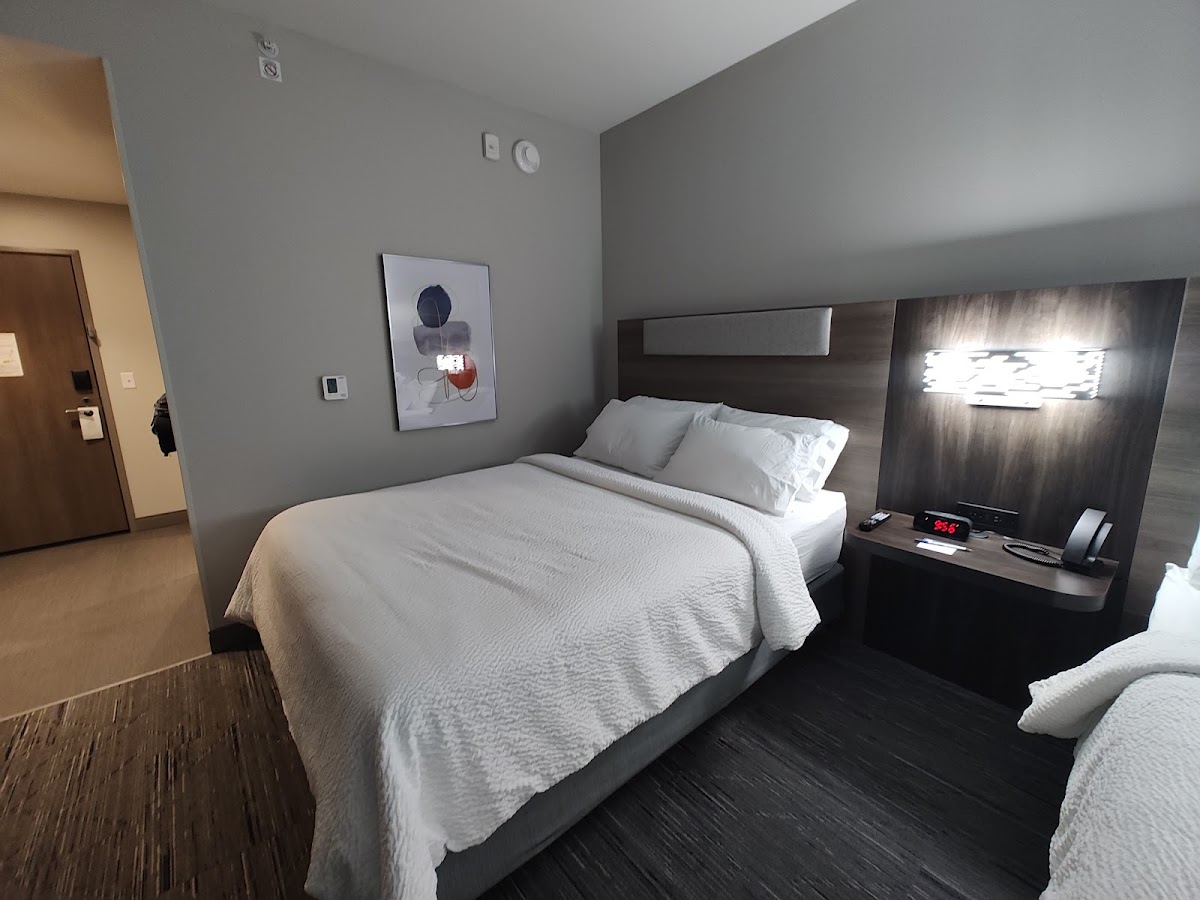 Holiday Inn Express & Suites Meridian - Boise West — photo 3