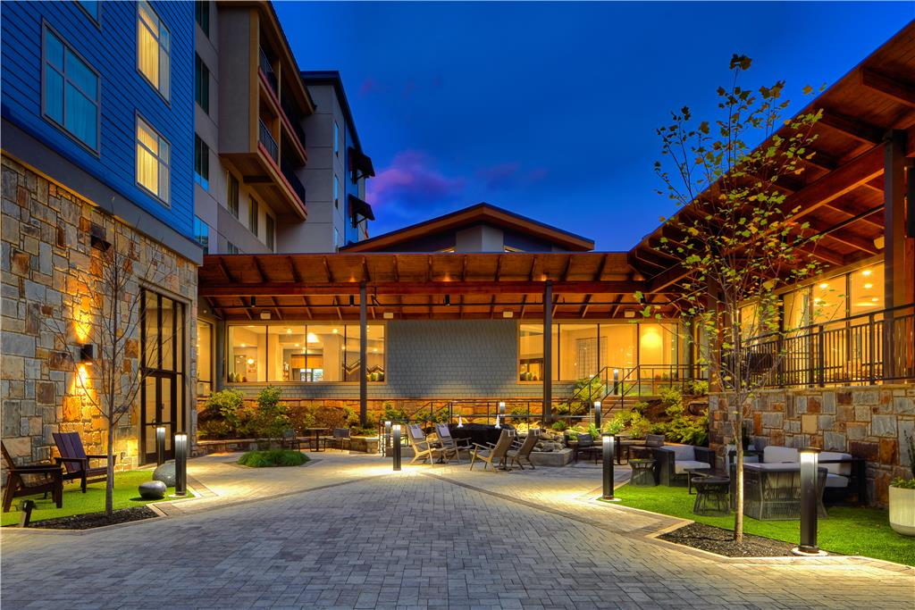 Embassy Suites by Hilton Gatlinburg Resort — photo 1