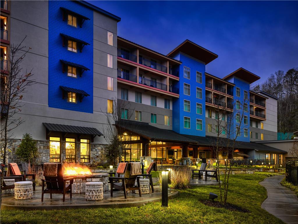 Embassy Suites by Hilton Gatlinburg Resort — photo 5