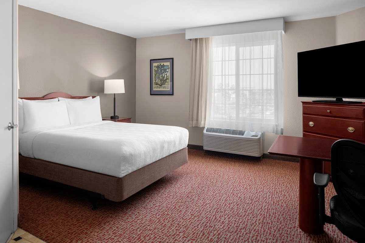 Larkspur Landing Extended Stay Suites Hillsboro — photo 3
