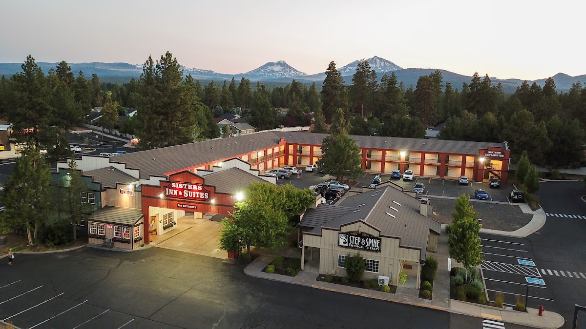 Sisters Inn & Suites — photo 1