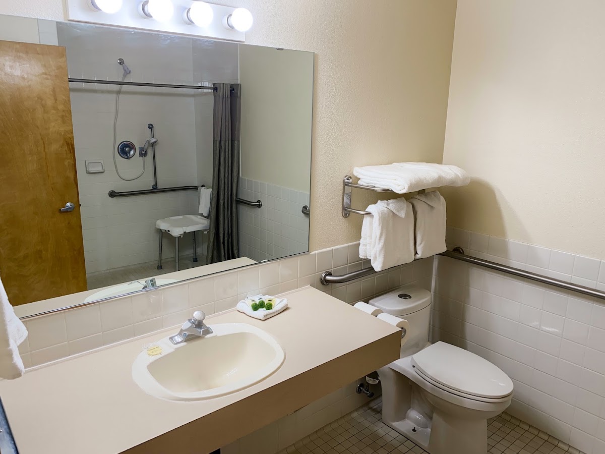 Sisters Inn & Suites — photo 4