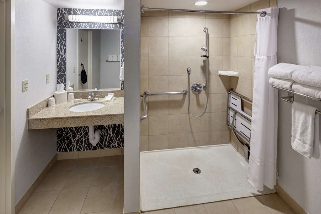 Hilton Garden Inn Naperville/Warrenville — photo 5