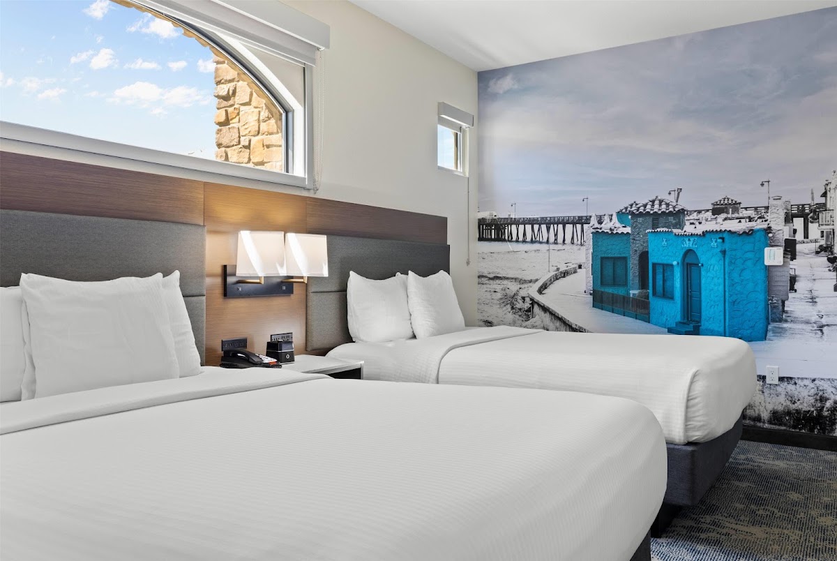 La Quinta Inn & Suites by Wyndham Santa Cruz — photo 3