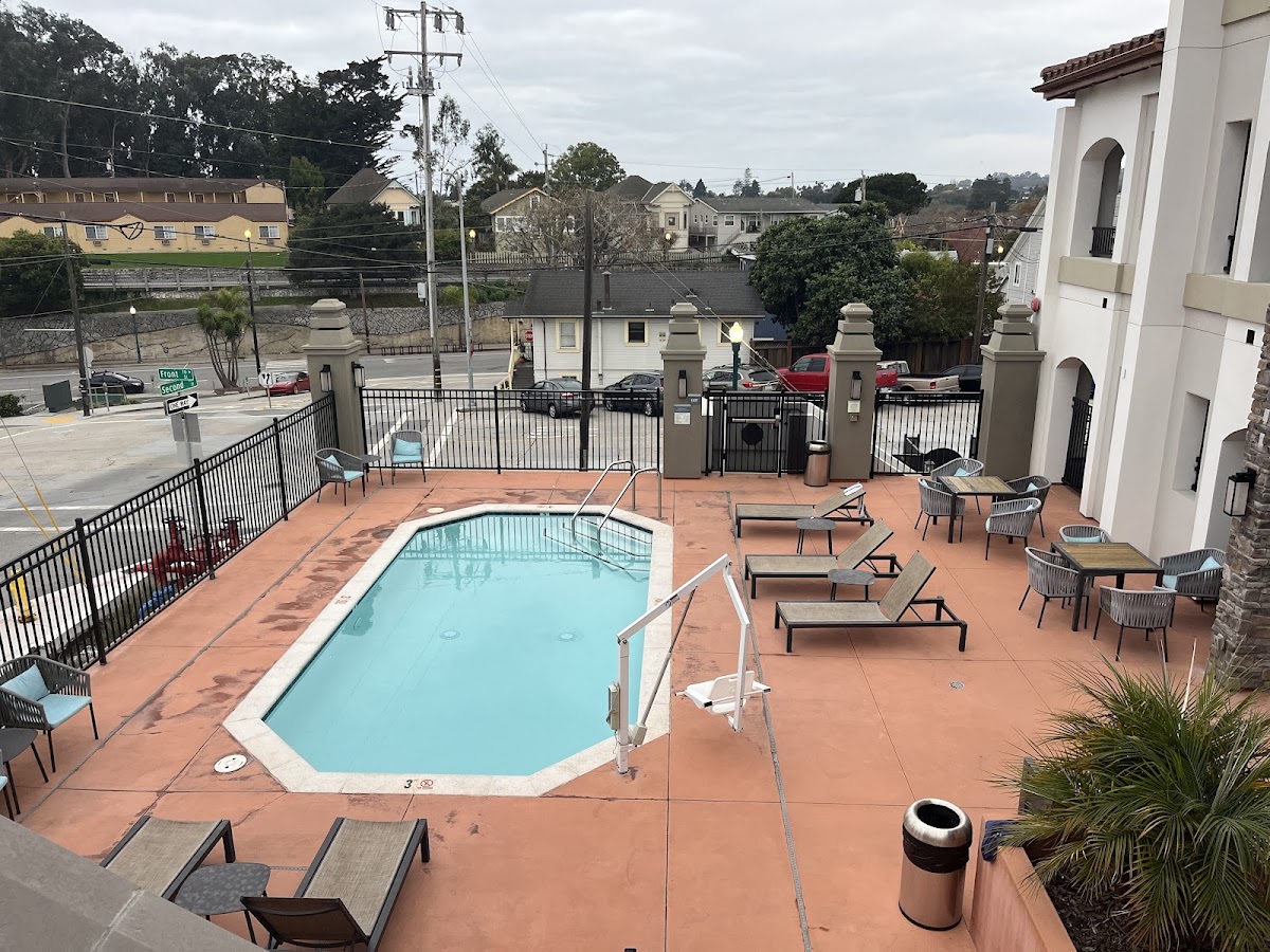 La Quinta Inn & Suites by Wyndham Santa Cruz — photo 4