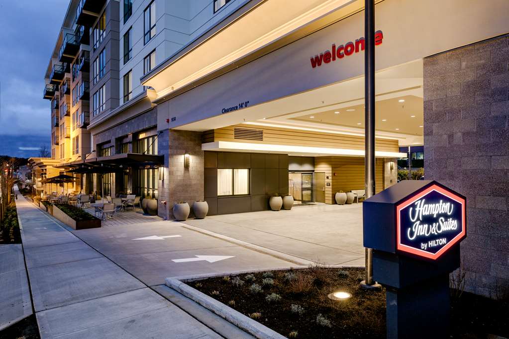 Hampton Inn & Suites by Hilton Seattle/Northgate — photo 1