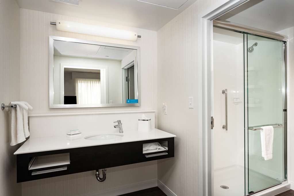 Hampton Inn & Suites by Hilton Seattle/Northgate — photo 5
