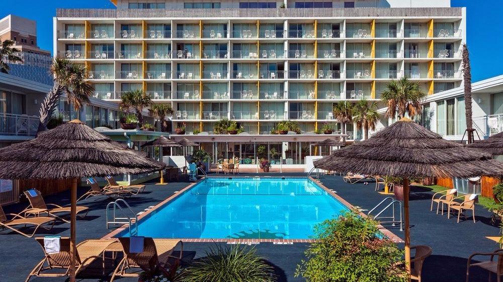 El Tropicano Riverwalk Hotel — photo 1