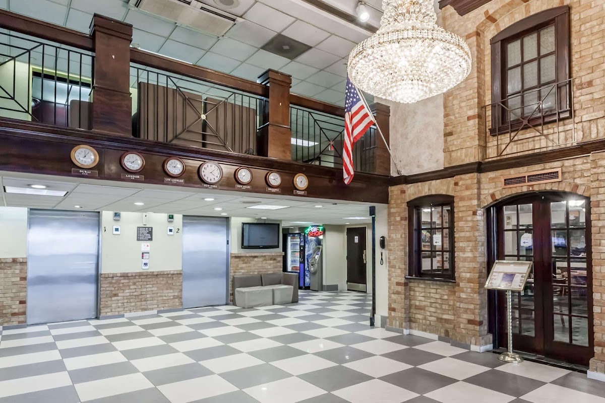 Howard Johnson by Wyndham Newark Airport — photo 1
