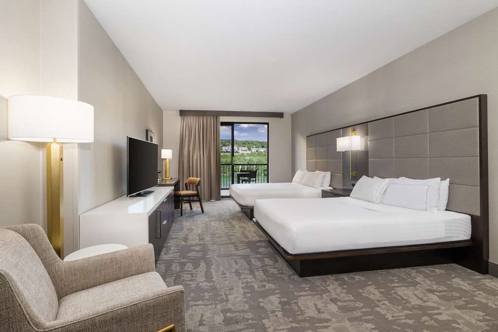 Hilton Promenade at Branson Landing — photo 3