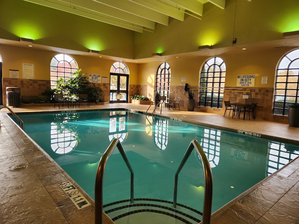 Embassy Suites by Hilton Greenville Golf Resort & Conference Center — photo 4