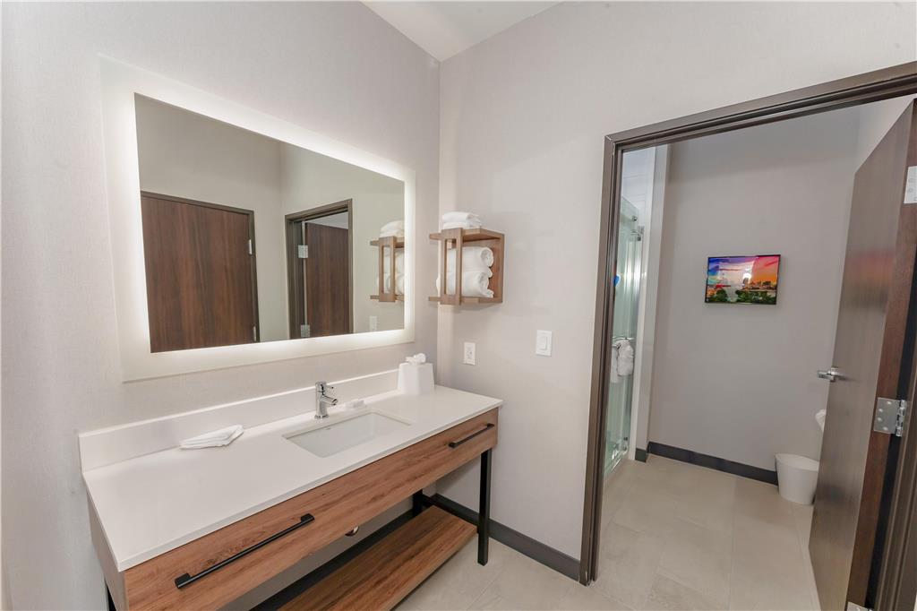 Hampton Inn and Suites Irving Hwy 183 — photo 5