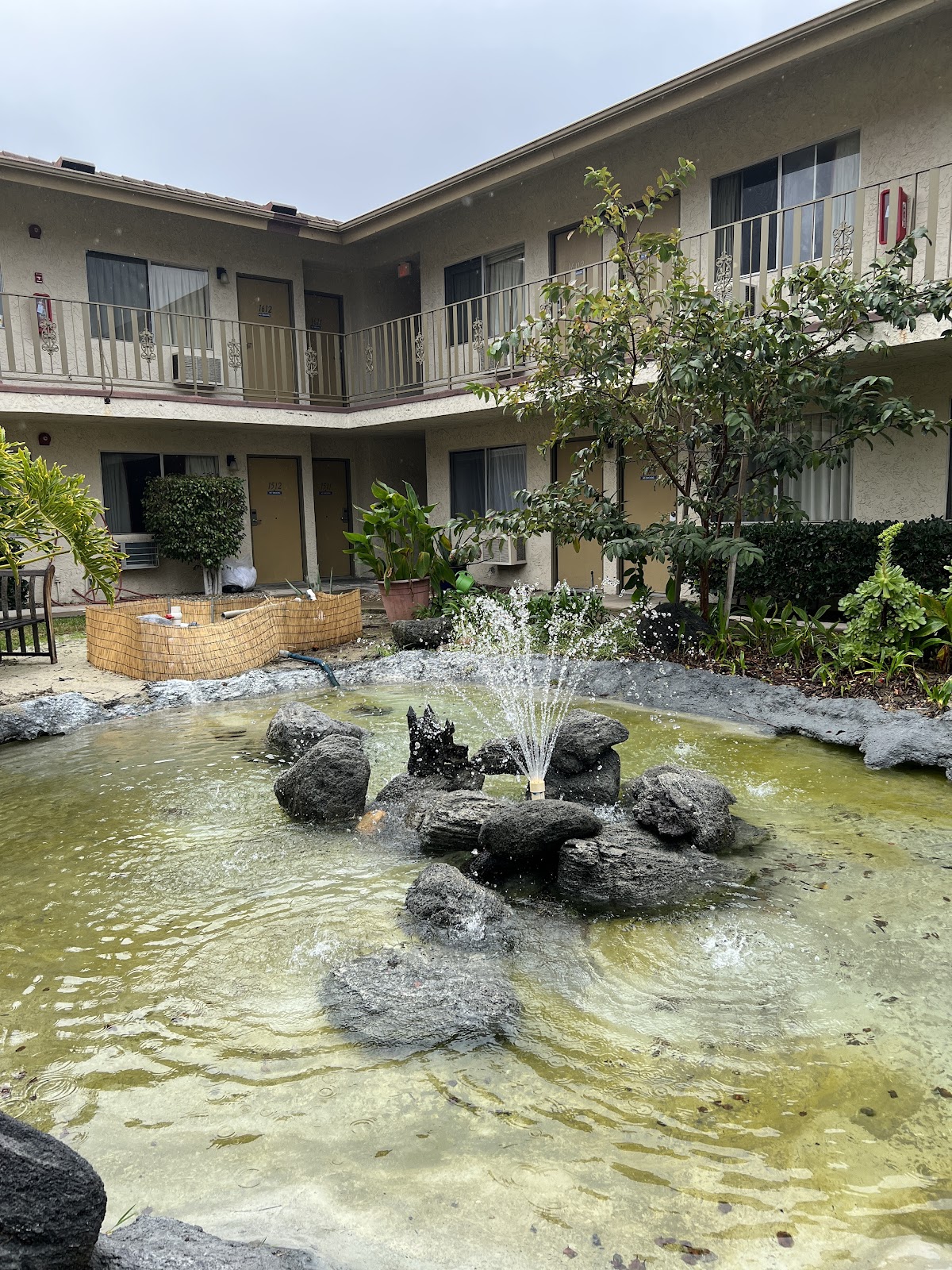 California Suites Hotel