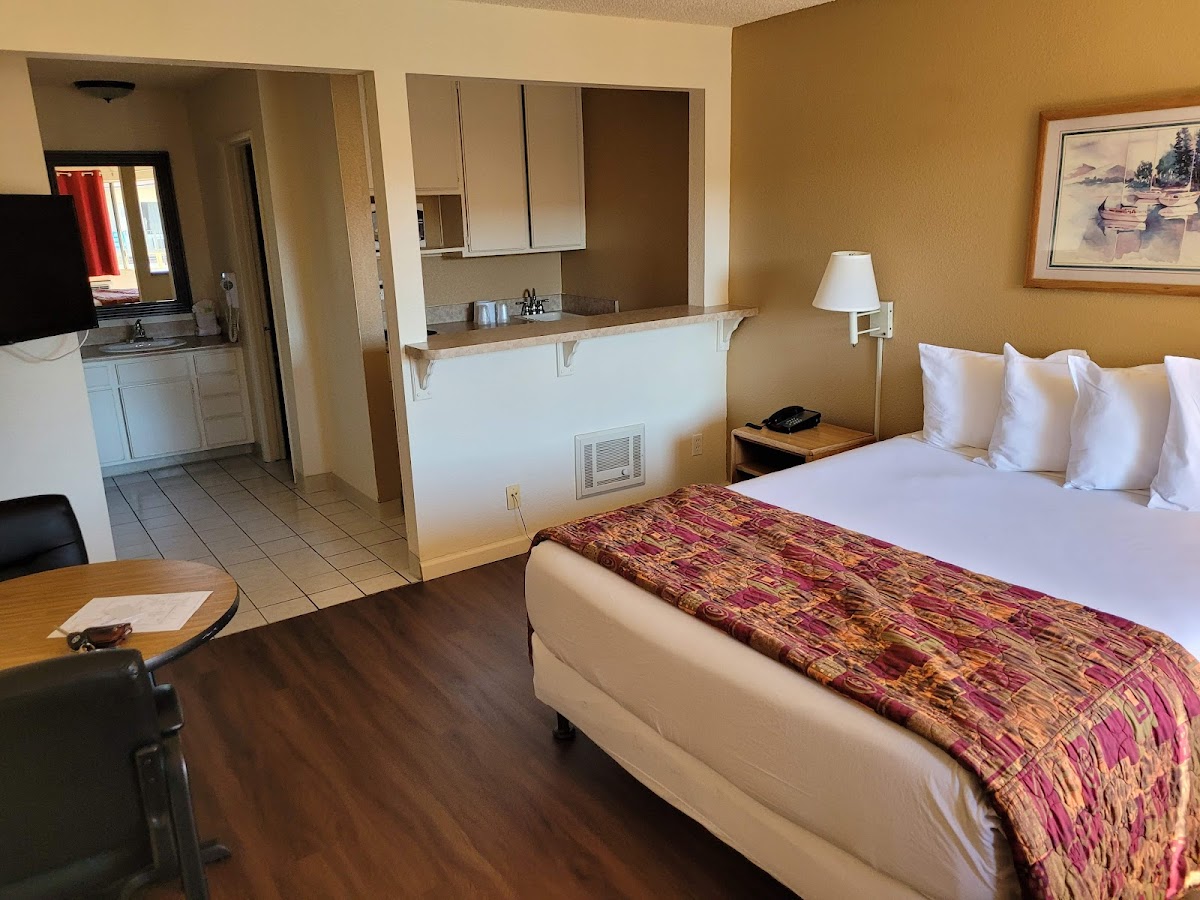 California Suites Hotel — photo 3