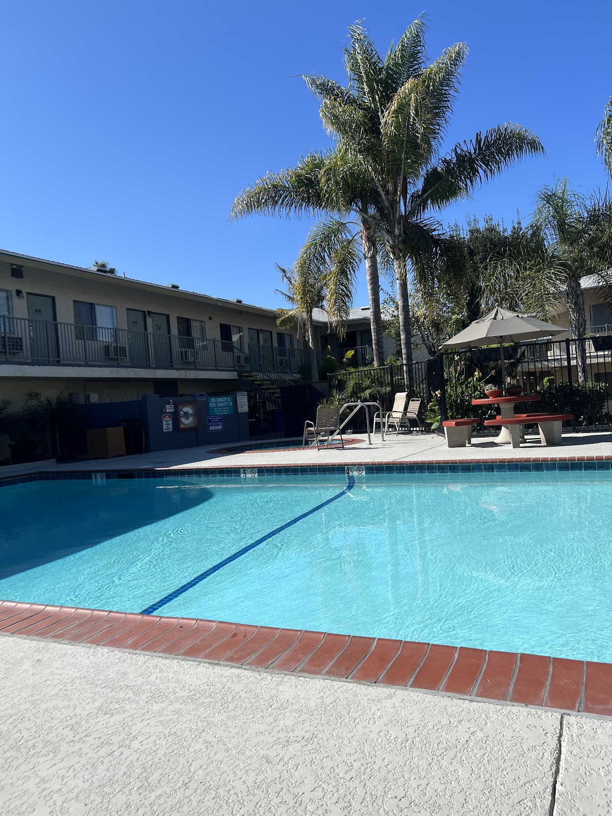 California Suites Hotel — photo 4