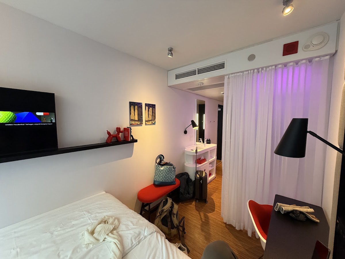 citizenM Chicago Downtown — photo 3