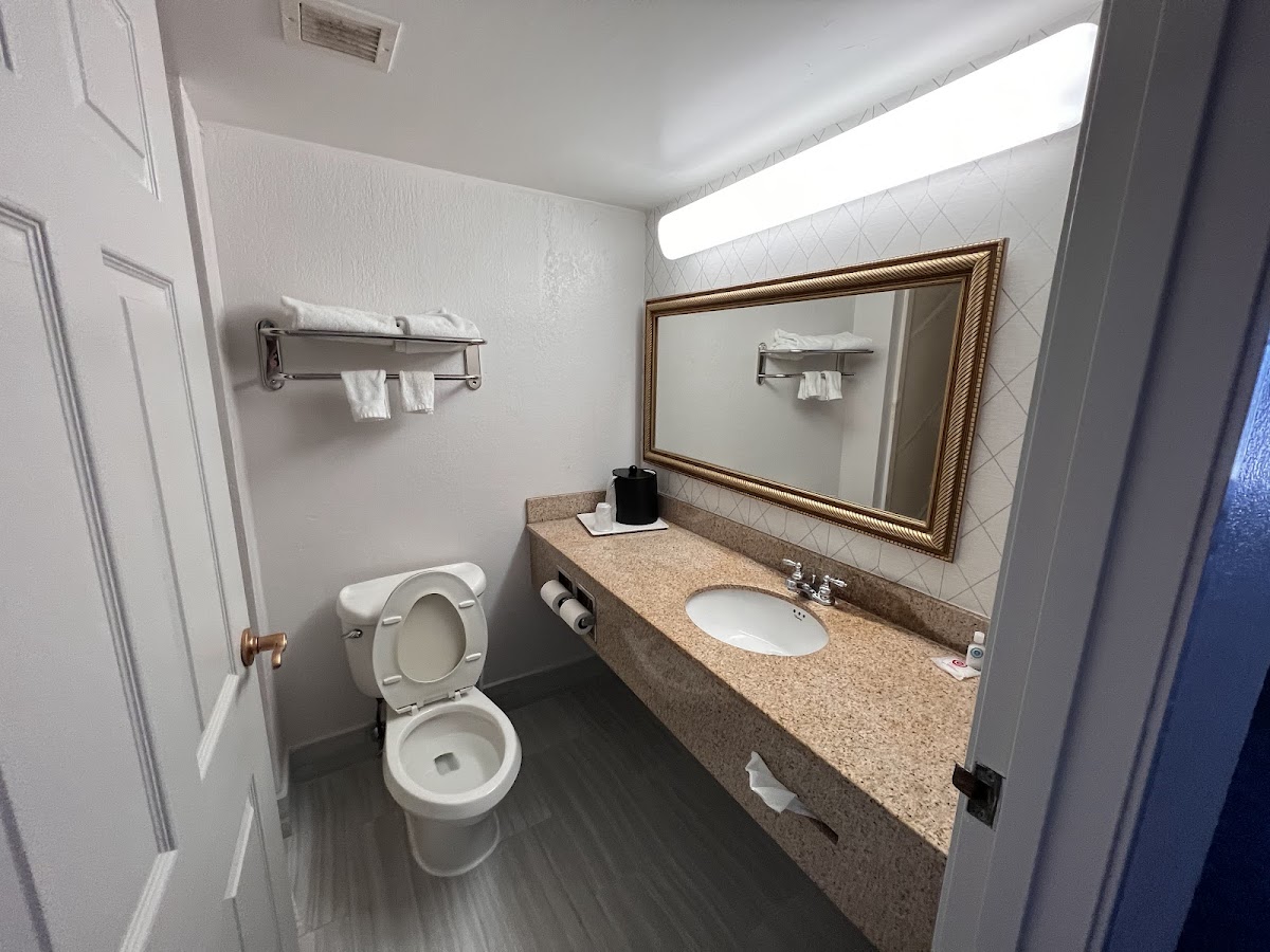 Comfort Inn & Suites Voorhees/Mt. Laurel — photo 5