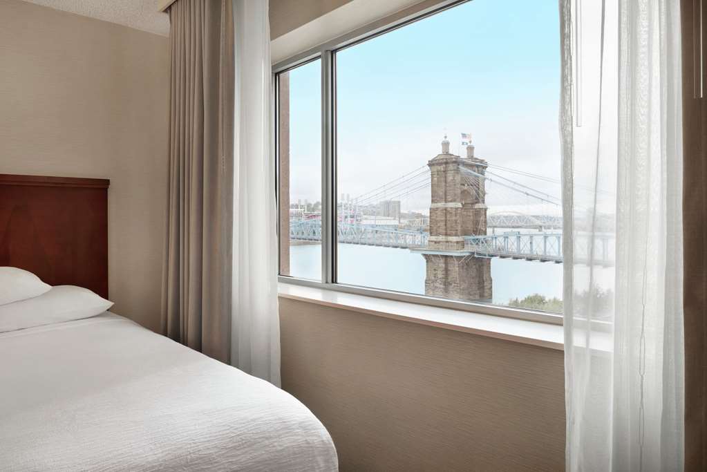 Embassy Suites by Hilton Cincinnati RiverCenter — photo 3