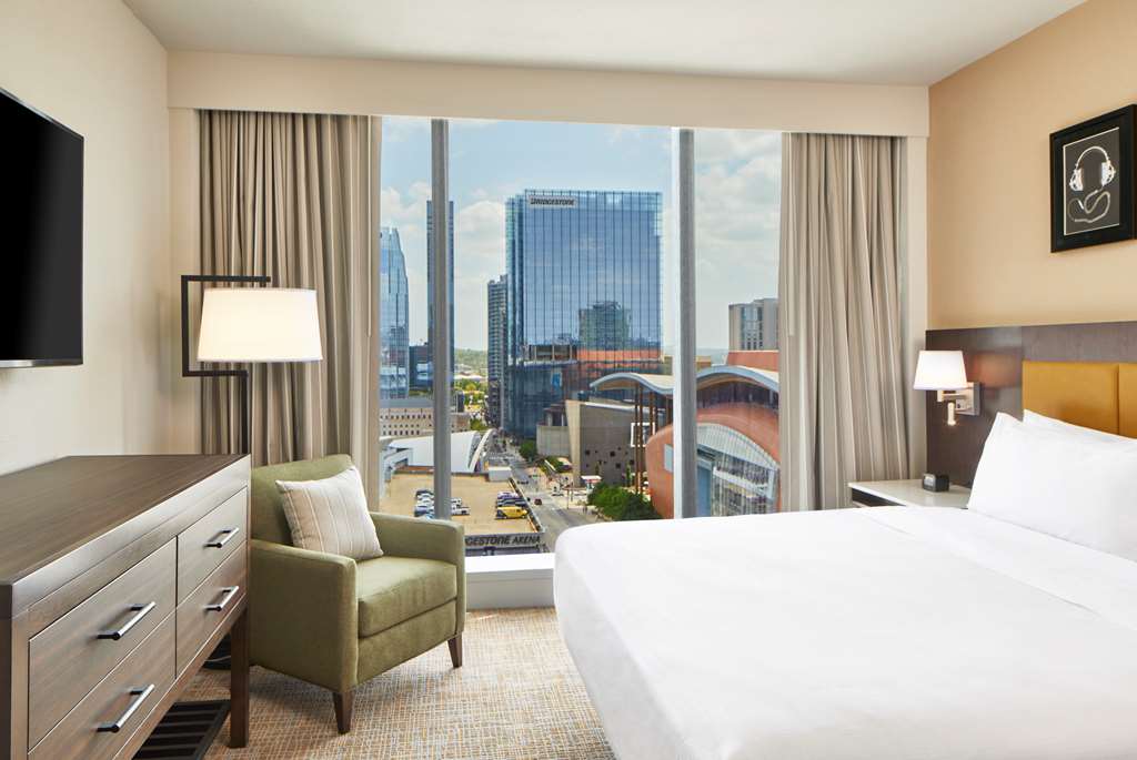 Embassy Suites by Hilton Nashville Downtown — photo 3