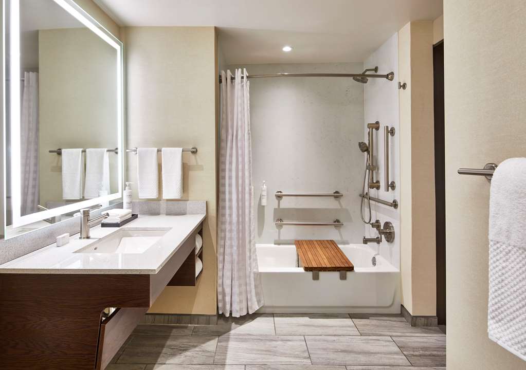 Embassy Suites by Hilton Nashville Downtown — photo 5
