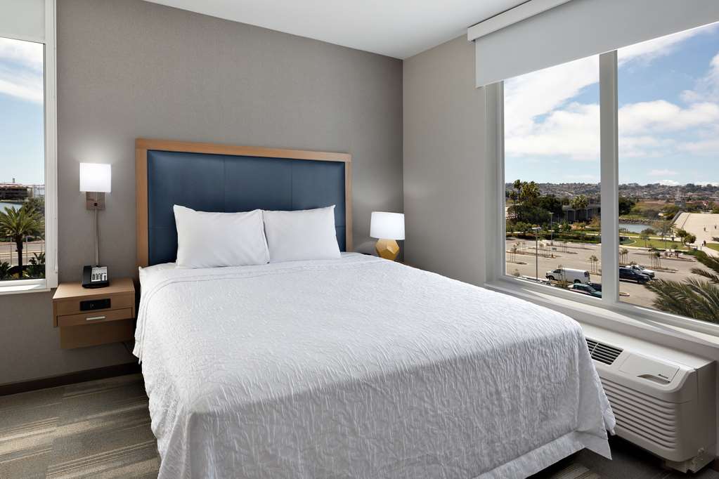 Hampton Inn & Suites San Diego Airport Liberty Station — photo 3