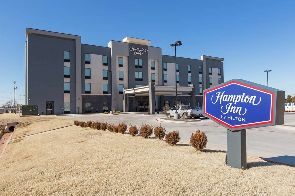 Hampton Inn Mustang — photo 1