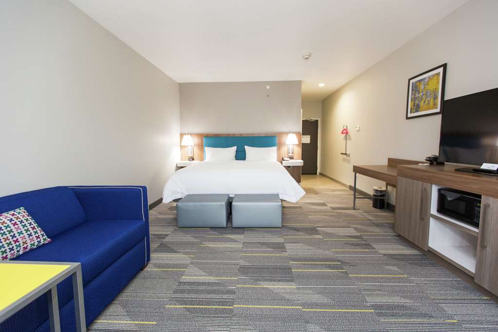 Hampton Inn Mustang — photo 3