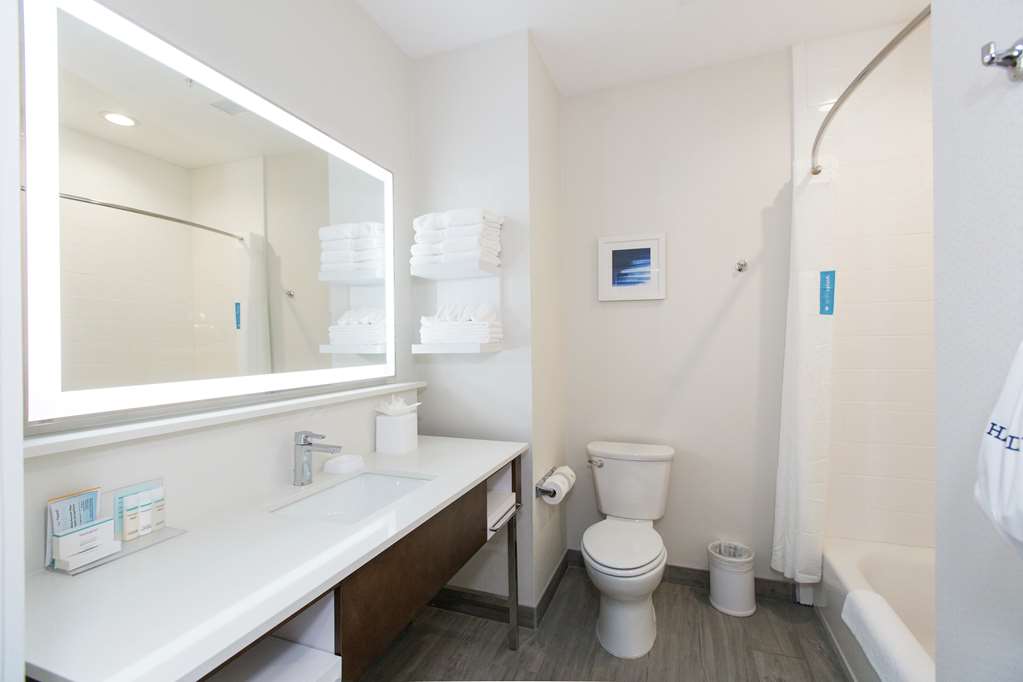 Hampton Inn Mustang — photo 5