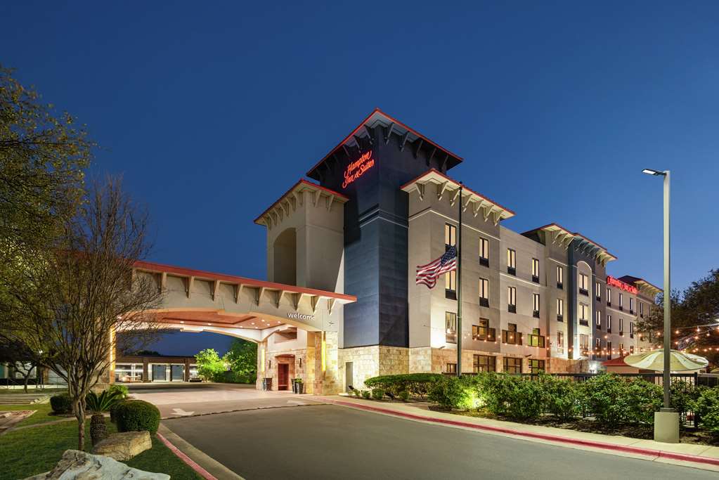 Hampton Inn & Suites San Marcos — photo 1