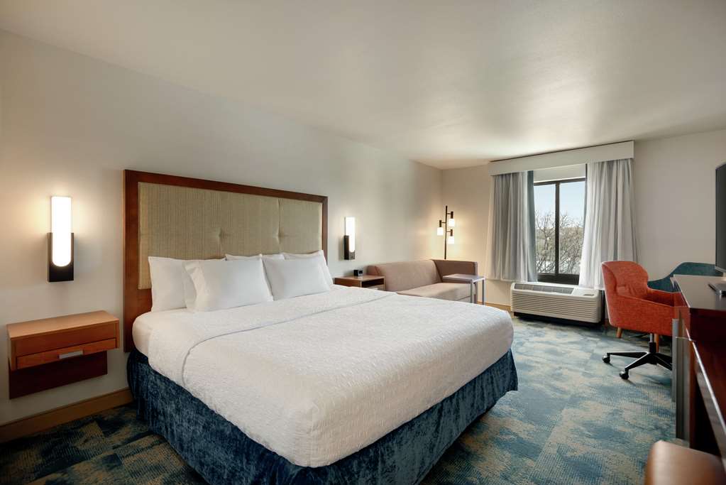 Hampton Inn & Suites San Marcos — photo 3