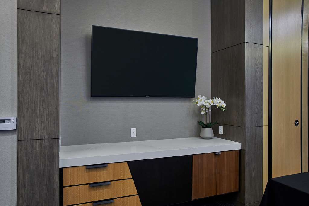 Hampton Inn & Suites Los Angeles/Sherman Oaks — photo 4