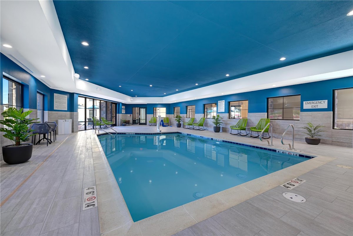 Hampton Inn & Suites Marina — photo 4
