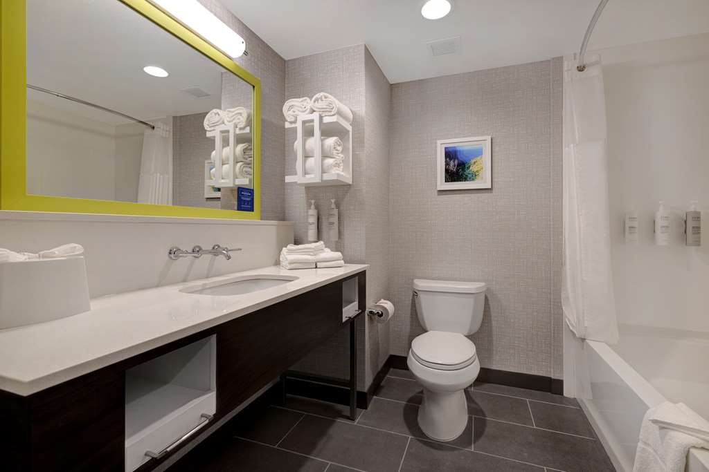Hampton Inn & Suites Marina — photo 5