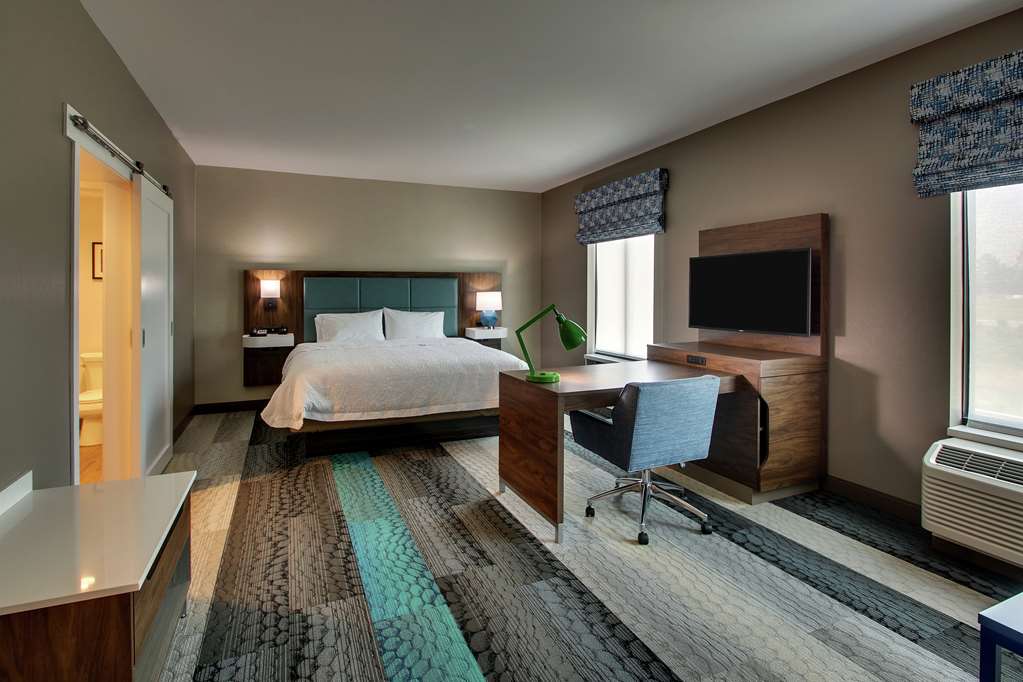 Hampton Inn & Suites Southport — photo 3