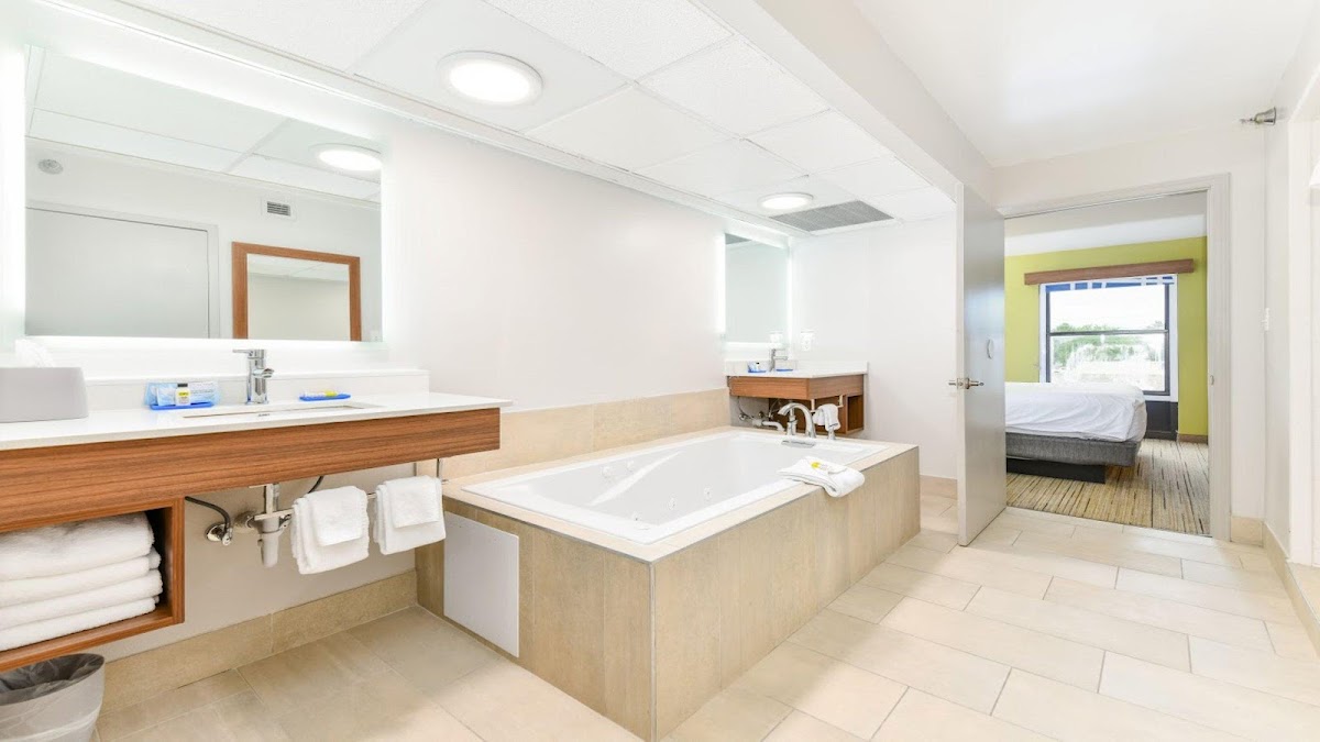 Holiday Inn Express & Suites Pigeon Forge/Near Dollywood by IHG — photo 5