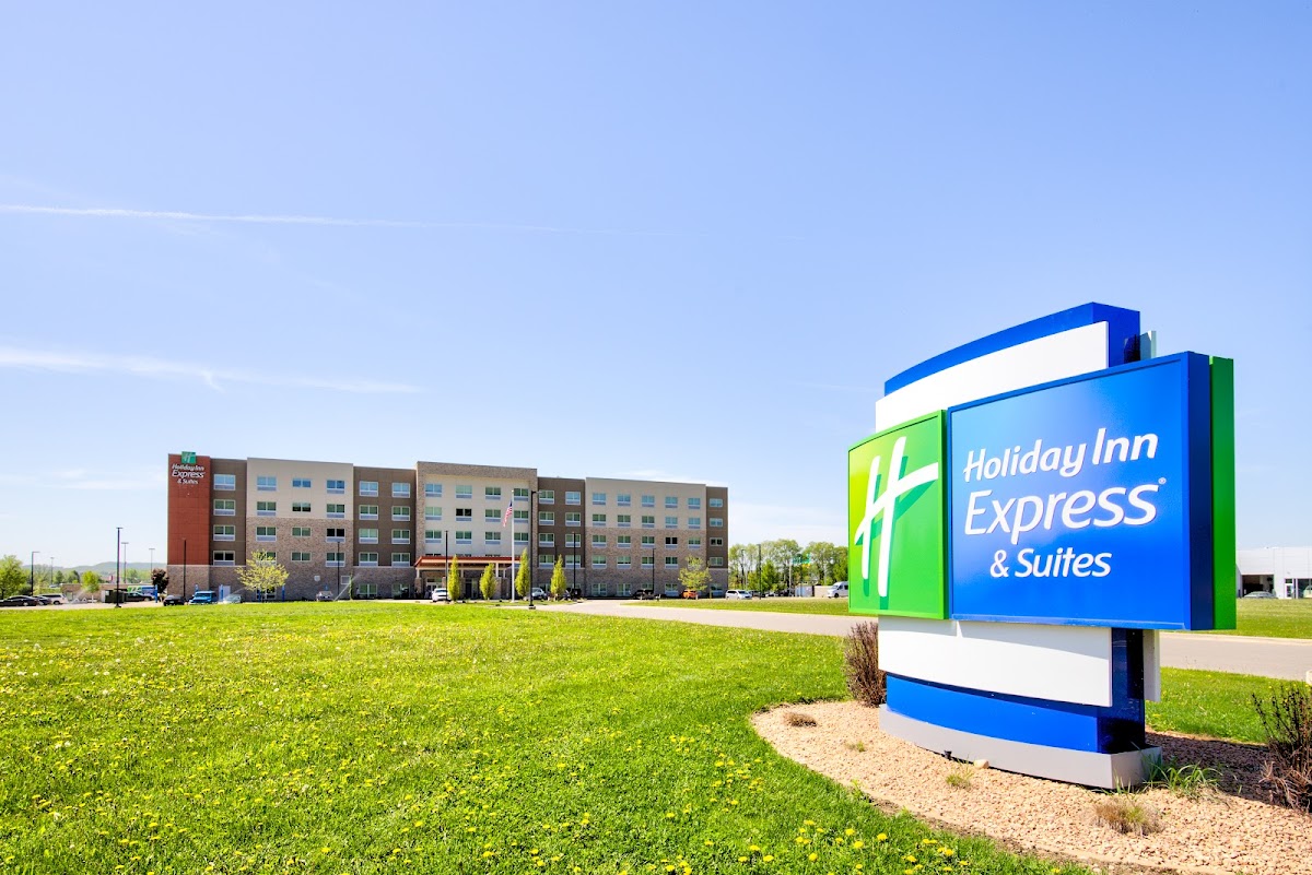 Holiday Inn Express & Suites Onalaska - La Crosse, an IHG Hotel — photo 1