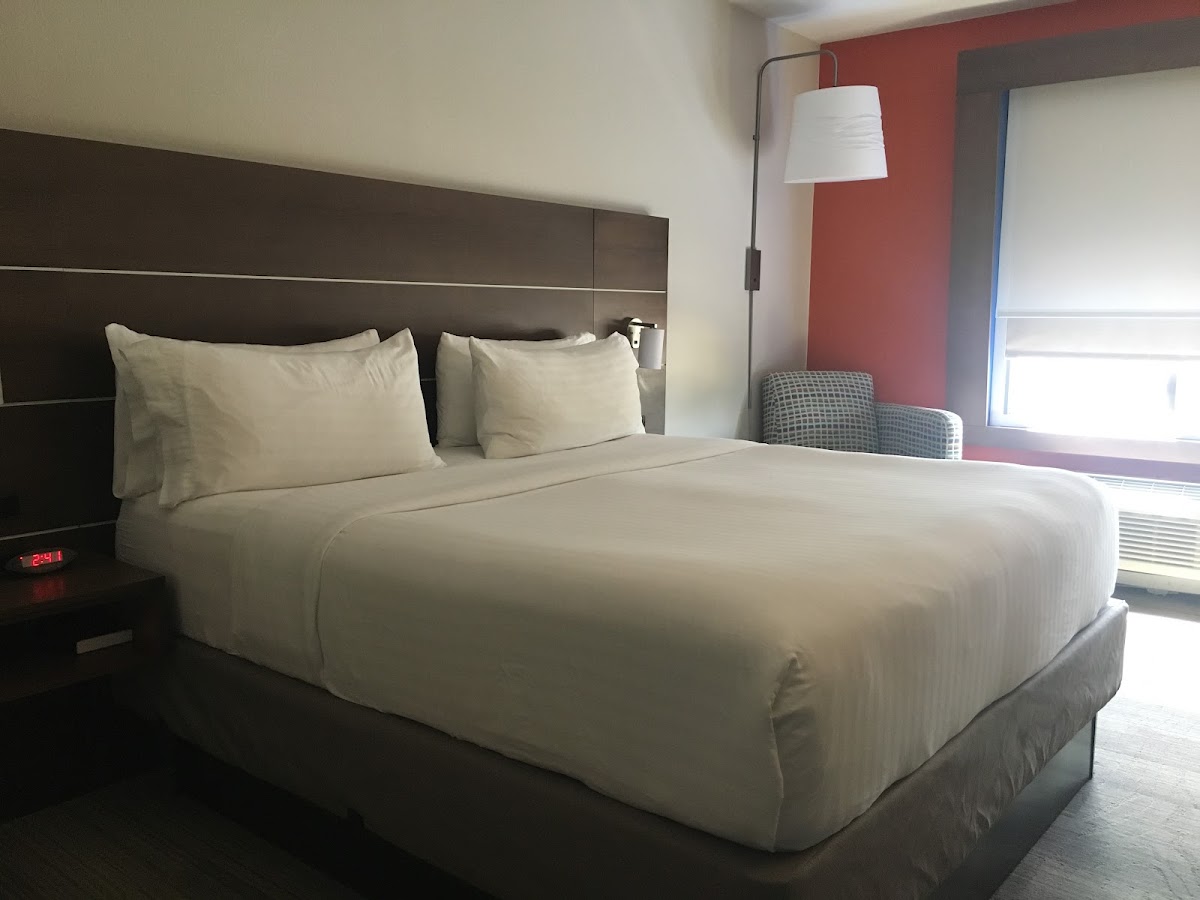Holiday Inn Express & Suites Pensacola W I-10 — photo 5