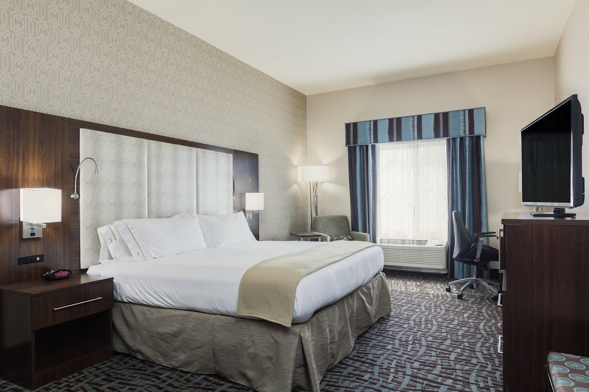Holiday Inn Express & Suites Eureka by IHG — photo 3