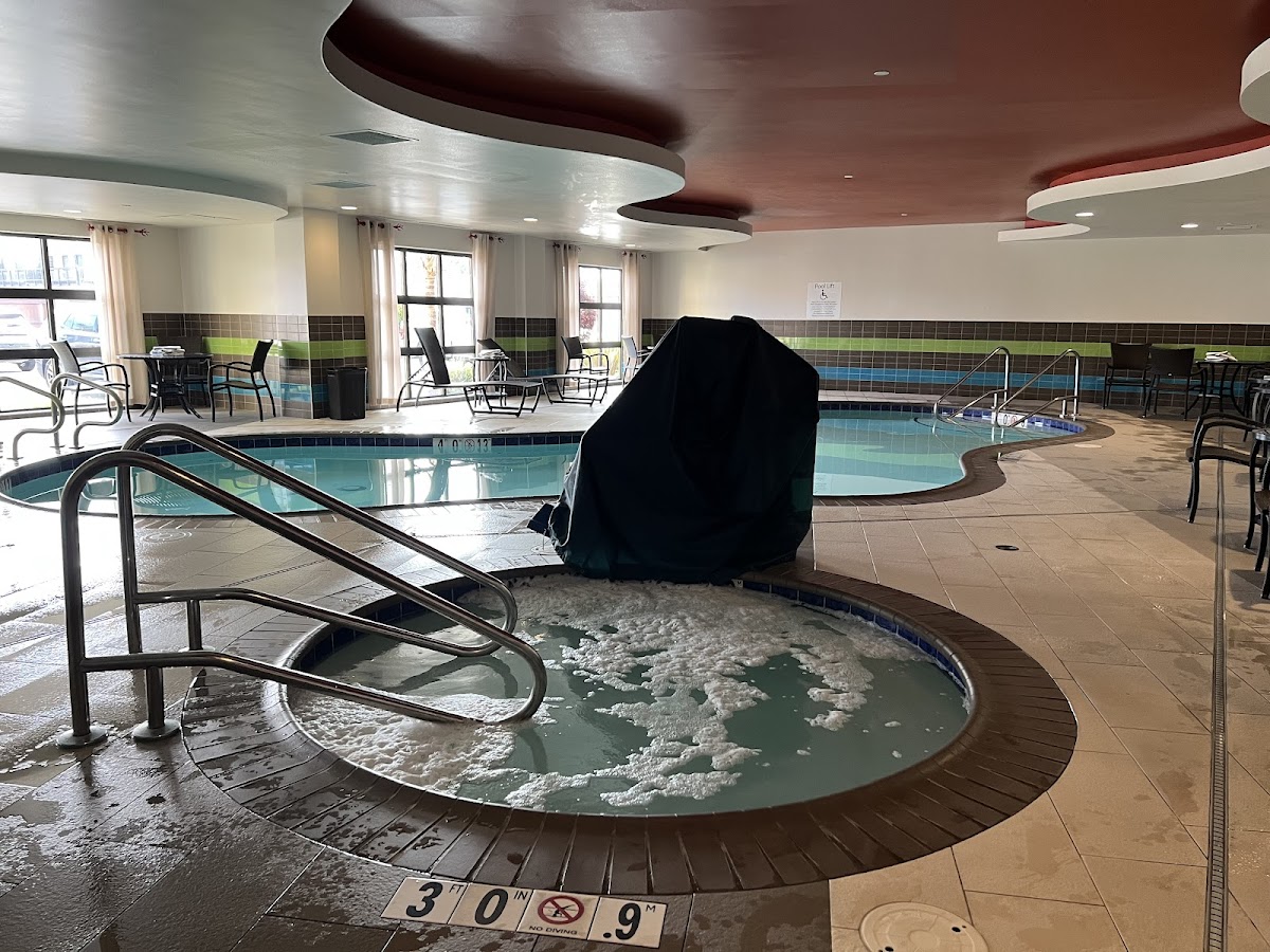 Holiday Inn Express & Suites Eureka by IHG — photo 4