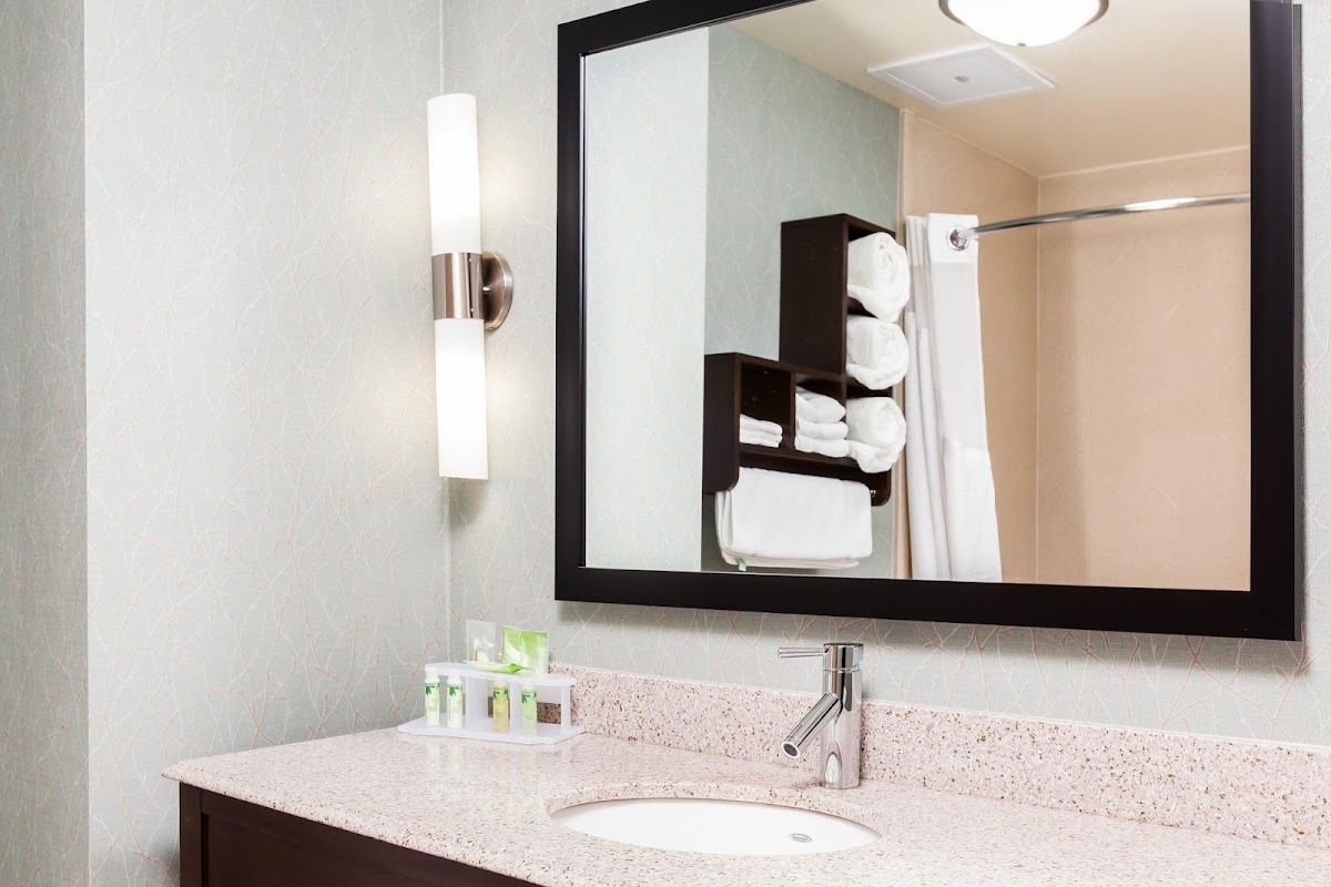 Holiday Inn Express & Suites Eureka by IHG — photo 5