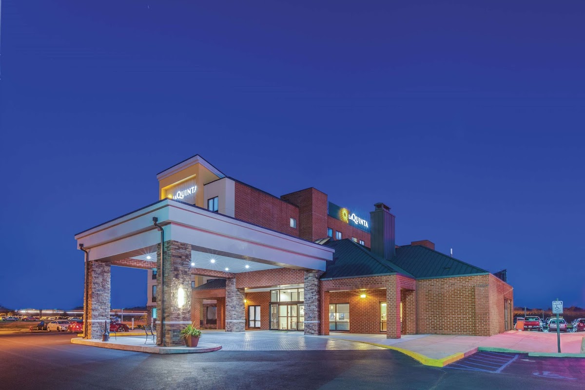 La Quinta Inn & Suites by Wyndham Philadelphia Airport — photo 1