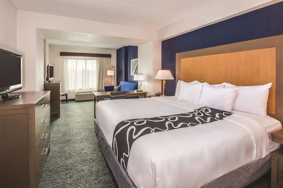 La Quinta Inn & Suites by Wyndham Philadelphia Airport — photo 3