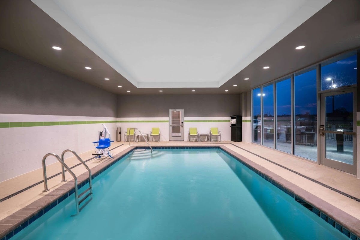 La Quinta Inn & Suites by Wyndham West Memphis — photo 4