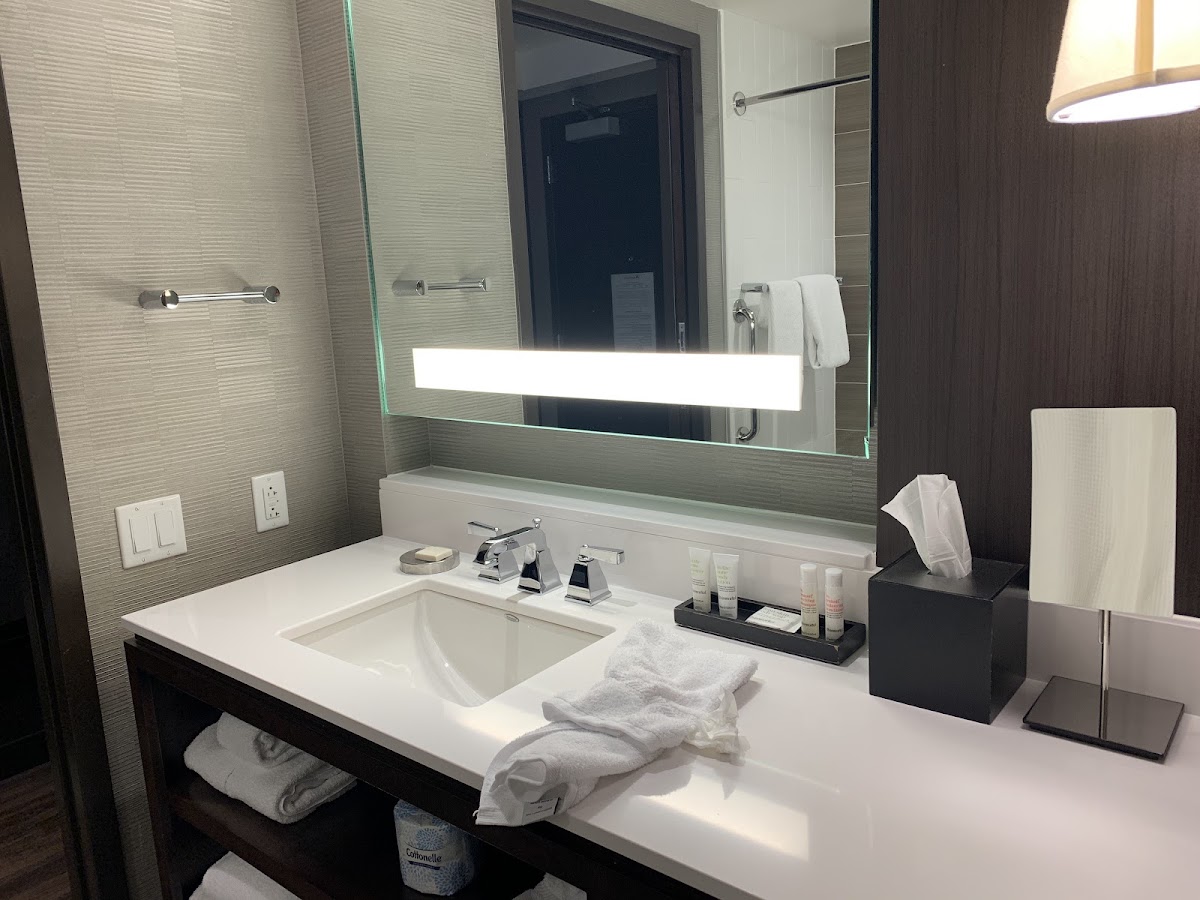 Buffalo Marriott at LECOM HARBORCENTER — photo 5