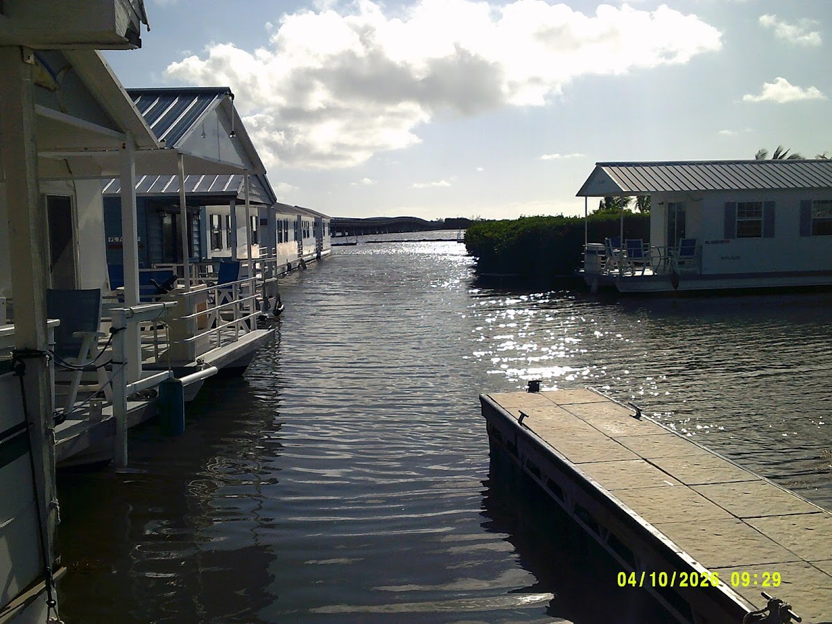 Old Wooden Bridge Guest Cottages & Marina