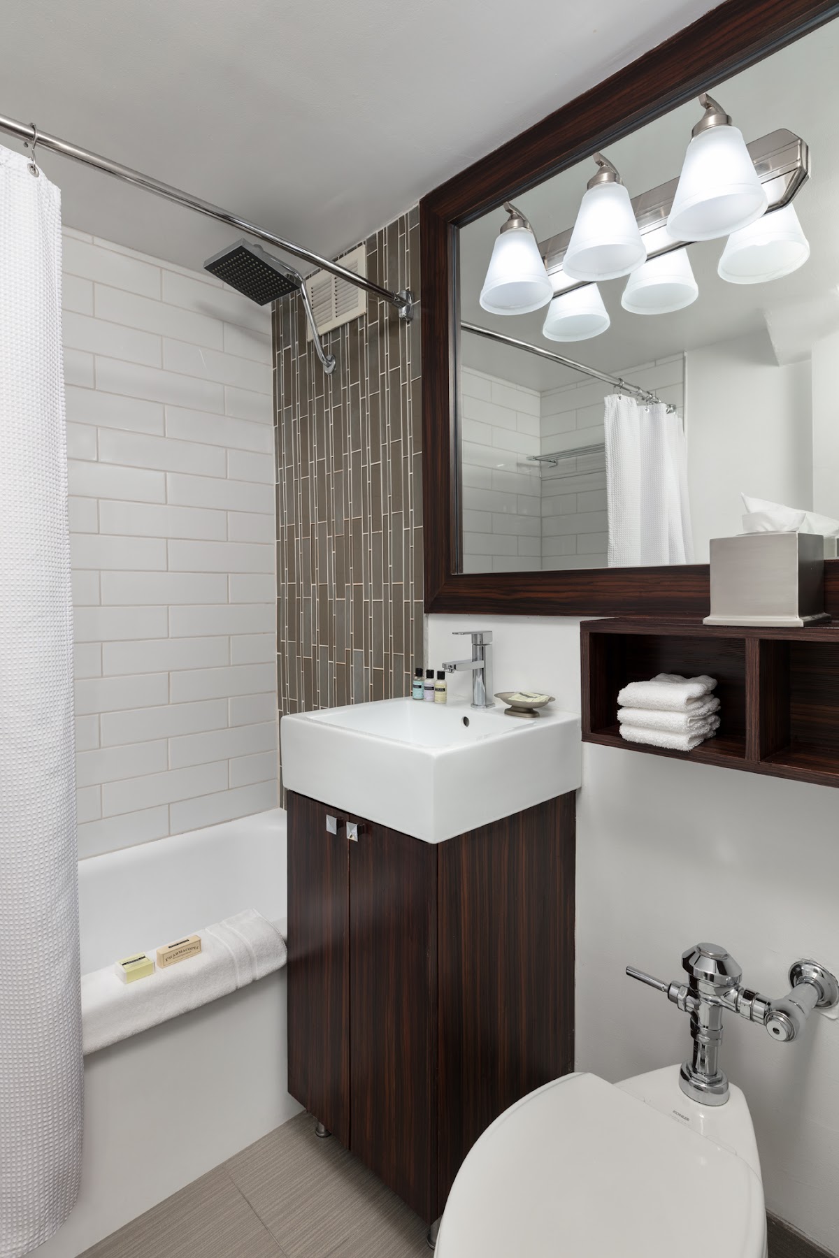Executive Hotel Pacific — photo 4