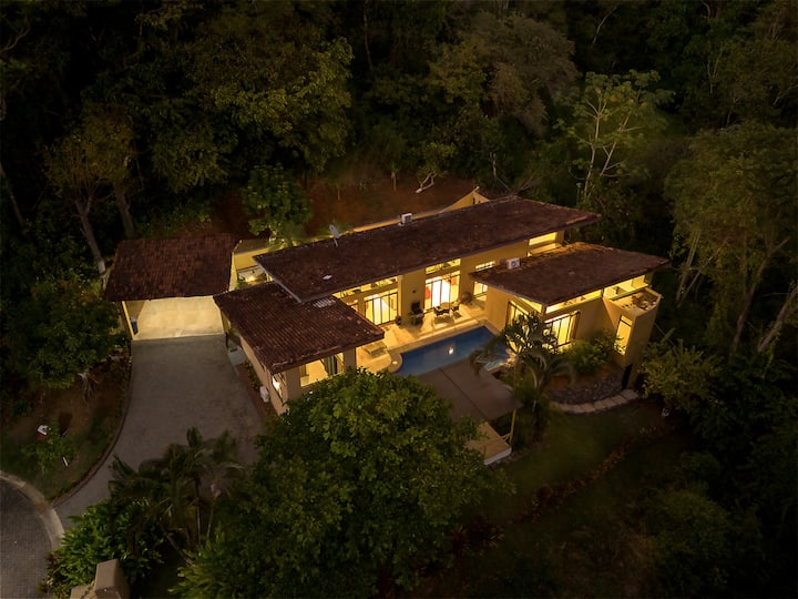 Home in Esterillos Oeste