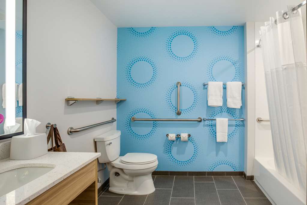 Tru by Hilton Saint Joseph — photo 5